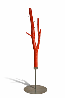 rot lackierte Baumstamm Garderobe