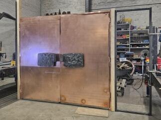 Restaurierung einer Kirchen Doppeltür