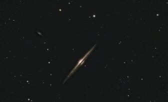 Die Nadelgalaxie im Sternbild Haar der Berenike