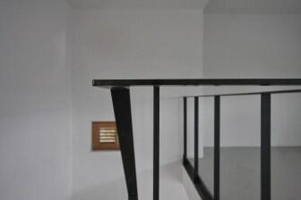 Treppe, Brüstungsgeländer und Treppengeländer in schwarzem Stahl
